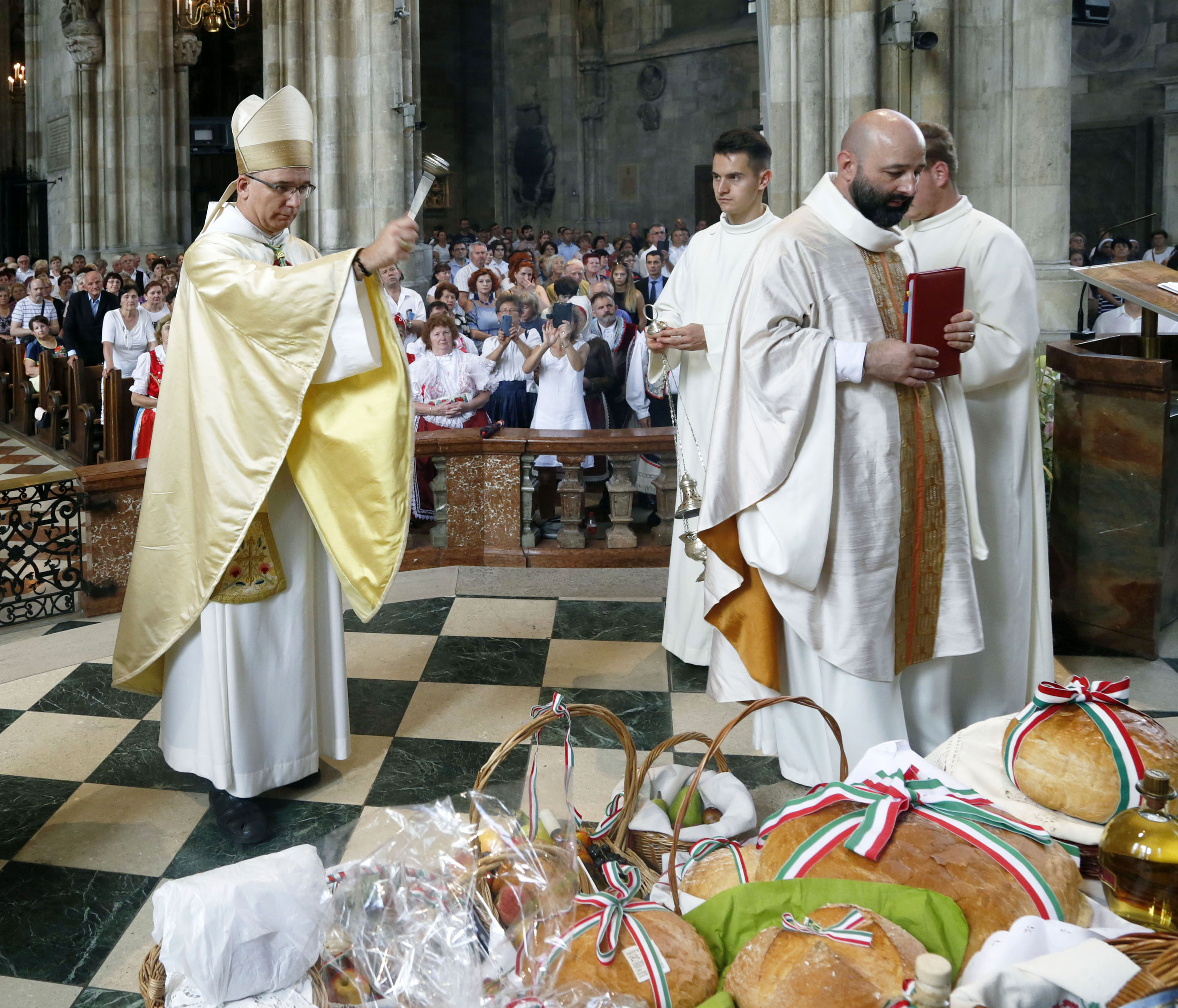 Szent István király ünnepe a bécsi Stephansdomban