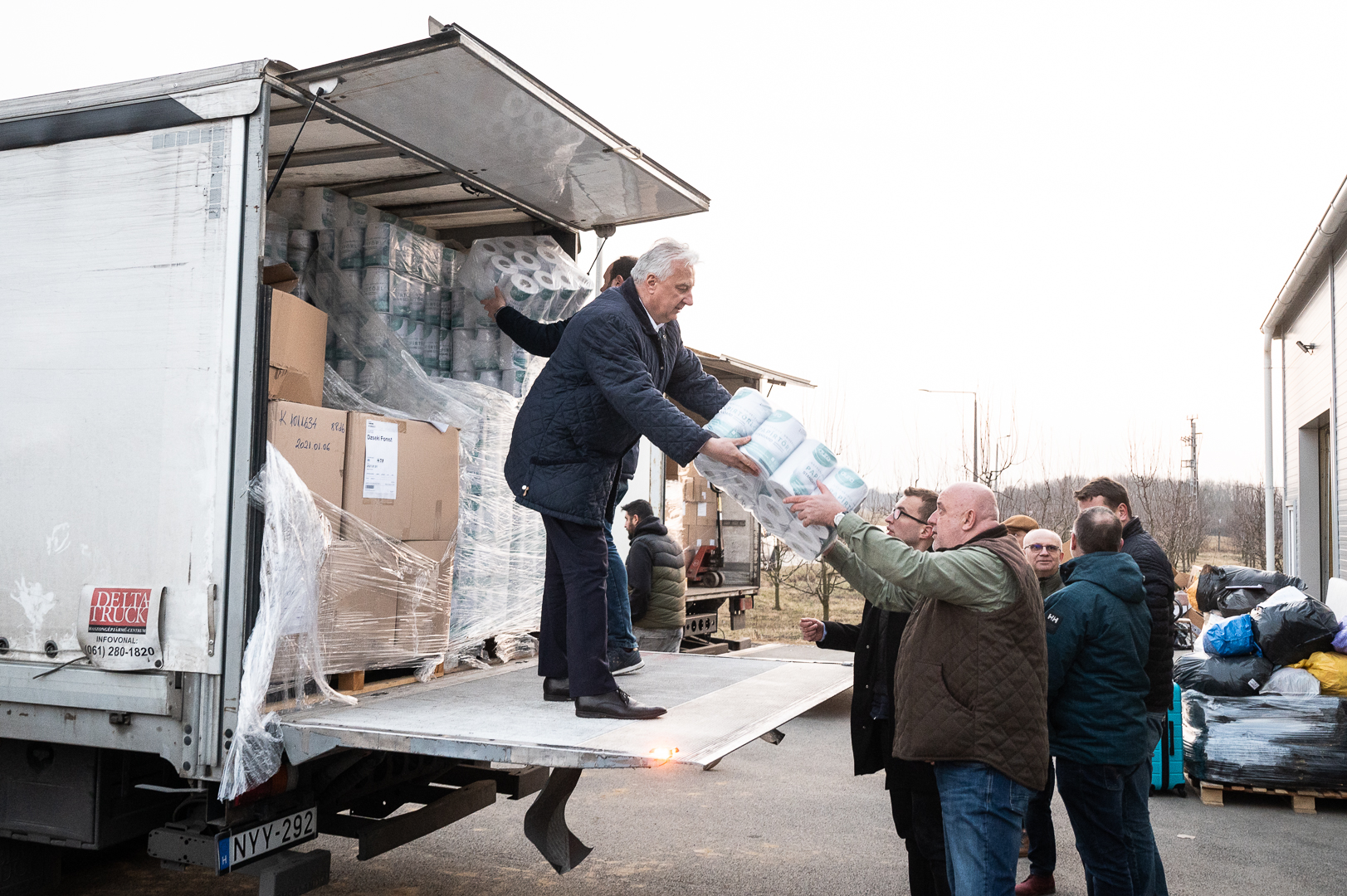 KDNP-s politikusok adományt vittek ukrajnai menekülteknek