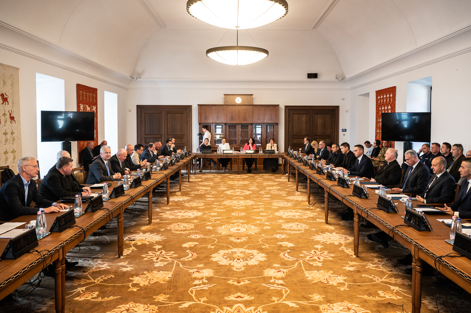 A vatikáni-magyar delegáció ülése