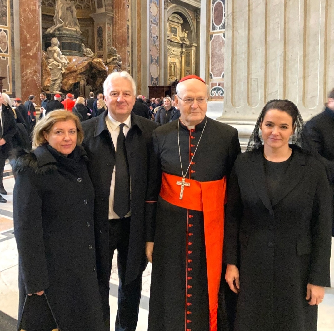 Novák Katalin, Erdő Péter, Semjén Zsolt és felesége a Vatikánban