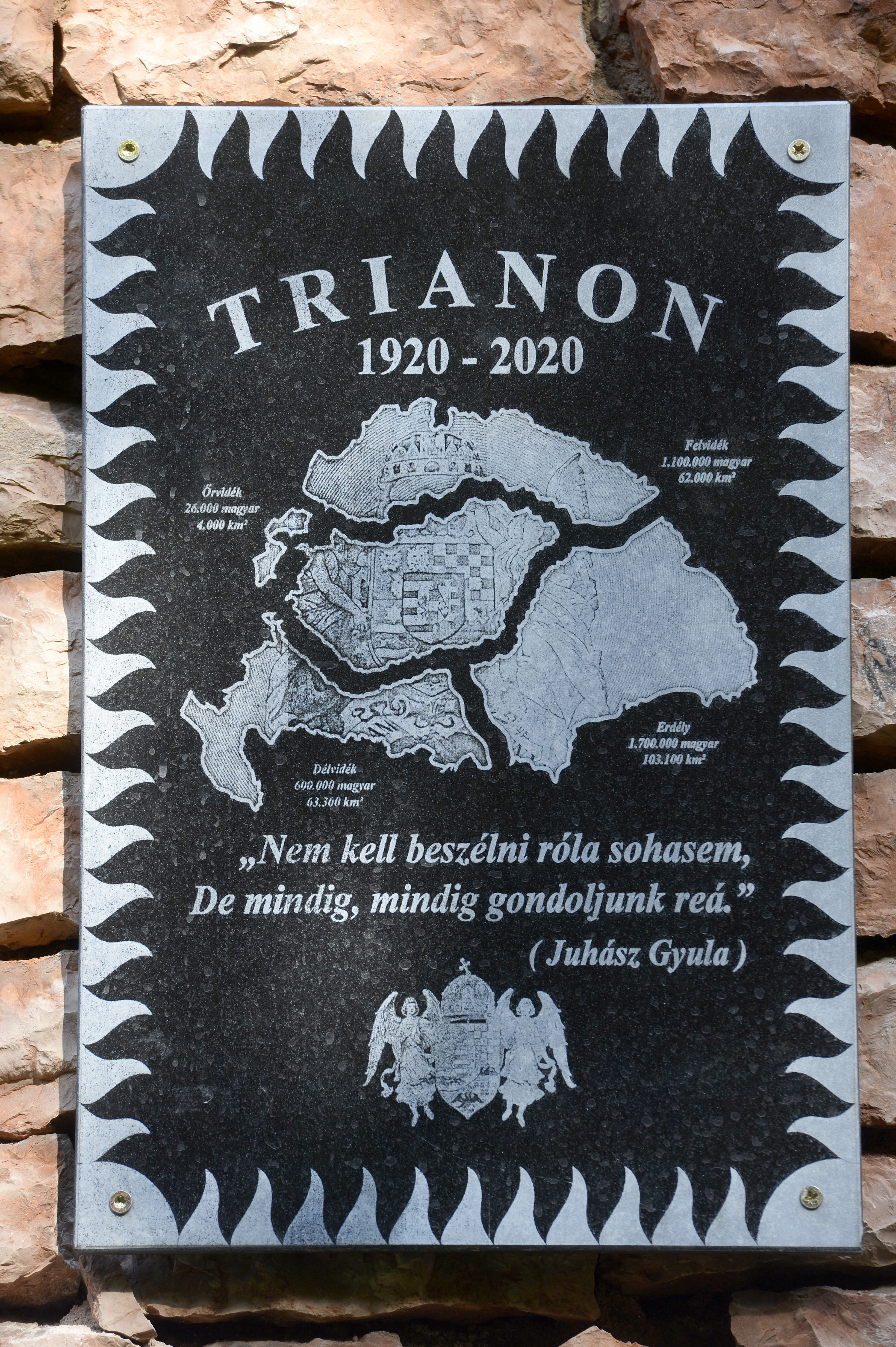 Trianon-emléktábla