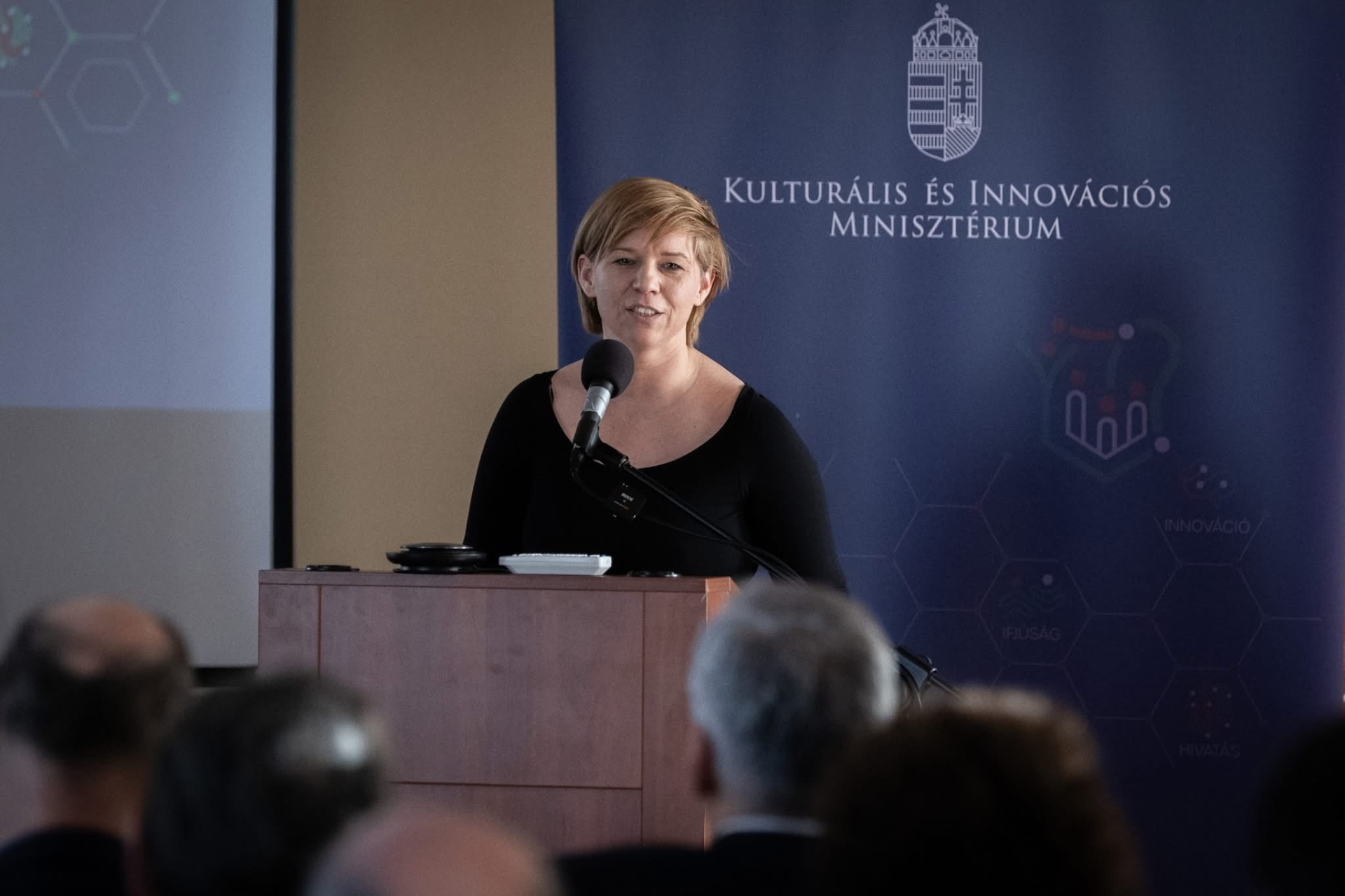 Varga-Bajusz Veronika