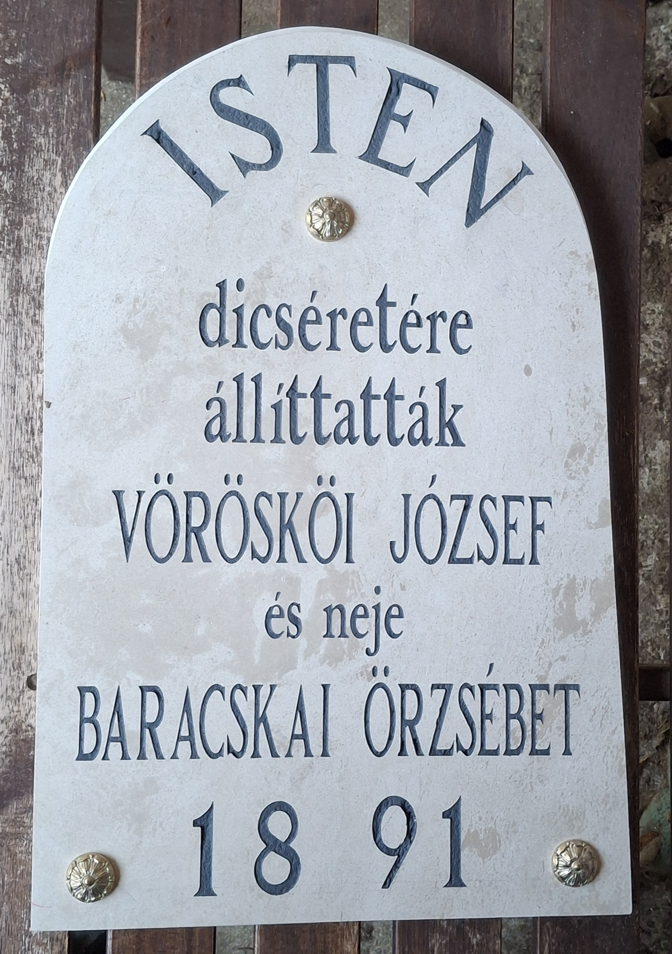 Ajka-Padragkút Vöröstelek utcai kereszt